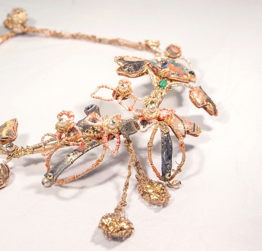 Collier Adaya